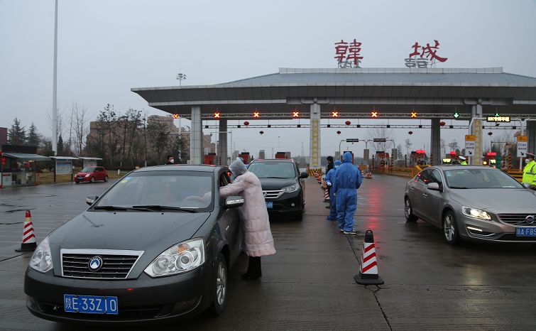 韩城市代市长亢振峰赴韩城火车站和西禹高速公路韩城出入口检查疫情