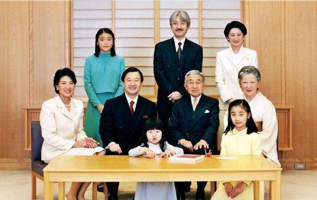 天皇裕仁,明仁,德仁,没有姓氏.