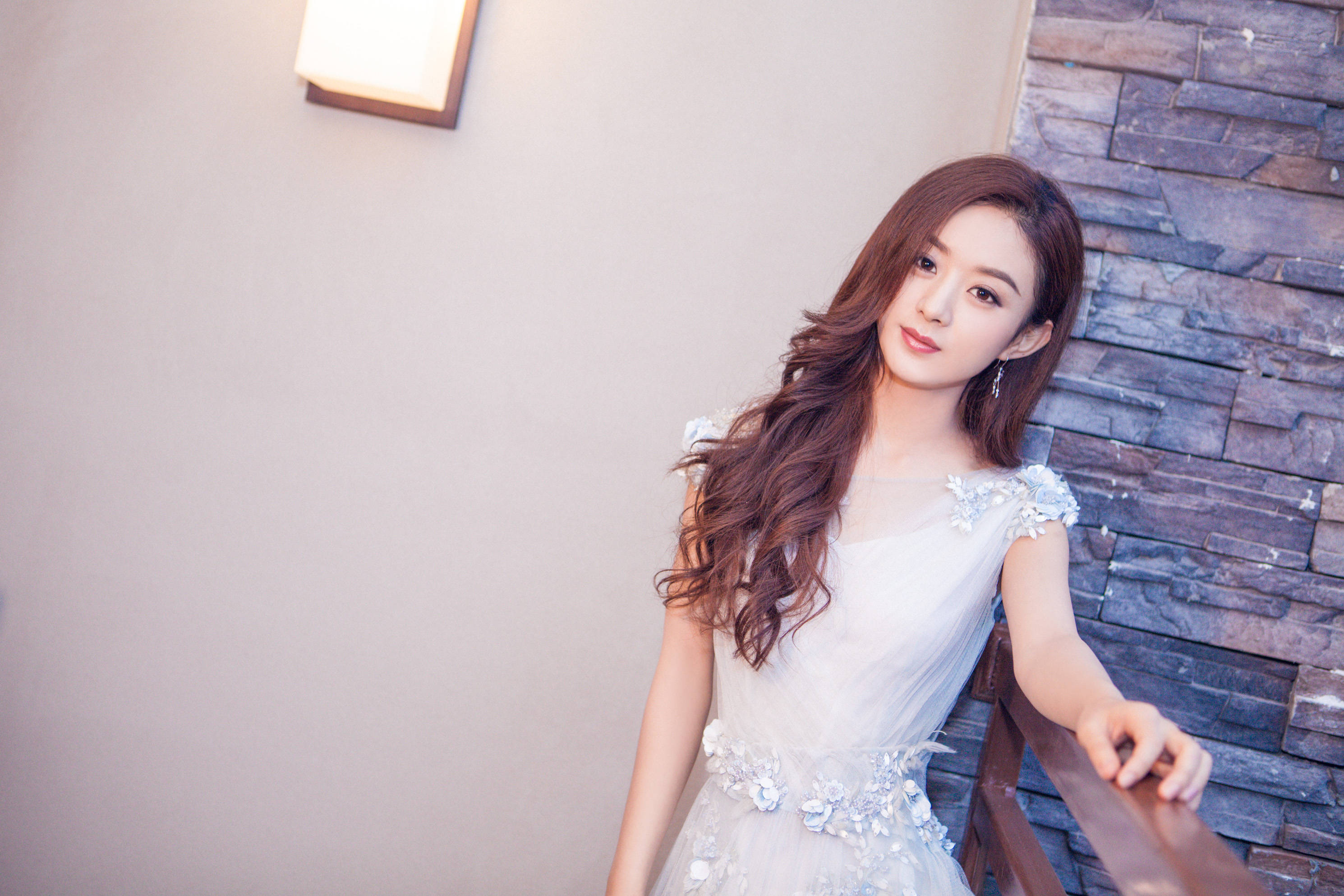 请假回家奔丧亲姑姑指着我的鼻子骂白眼狼养你干啥