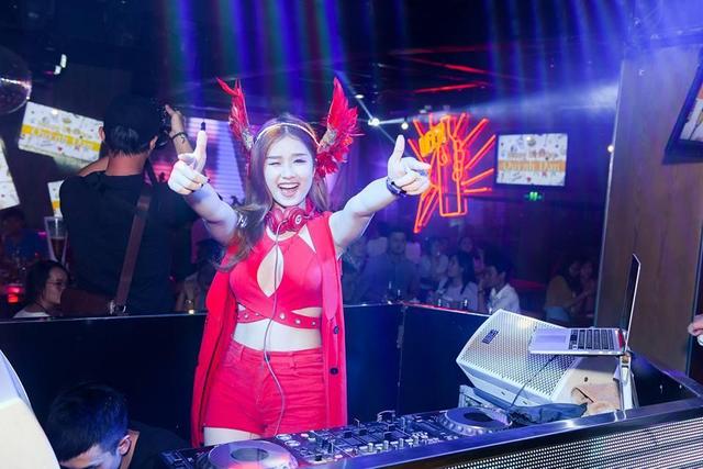 美女dj颜值高身材好每周必去健身房