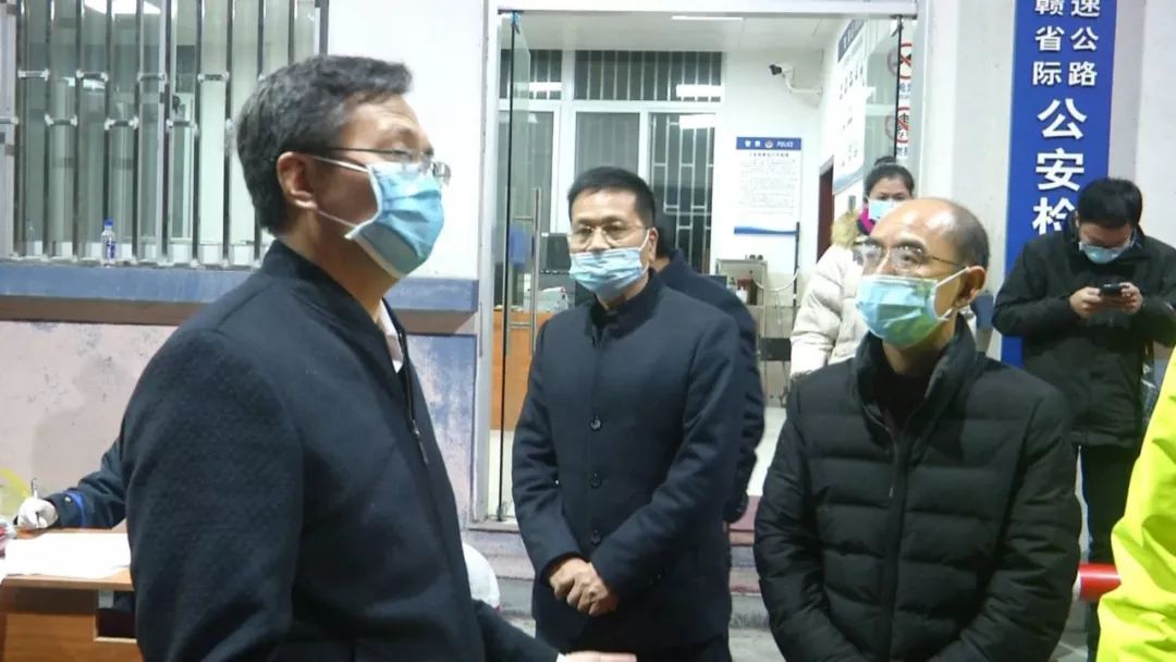 县长赵大建陪同检查南平市交通局局长袁仁旺新型冠状病毒感染的肺炎