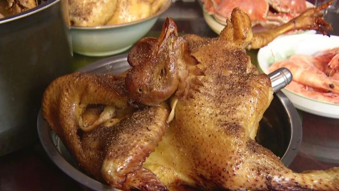 罗源盐焗鸡闽清八珍番鸭汤新年伊始,大家团团圆圆,吃饭也要讨个好彩头