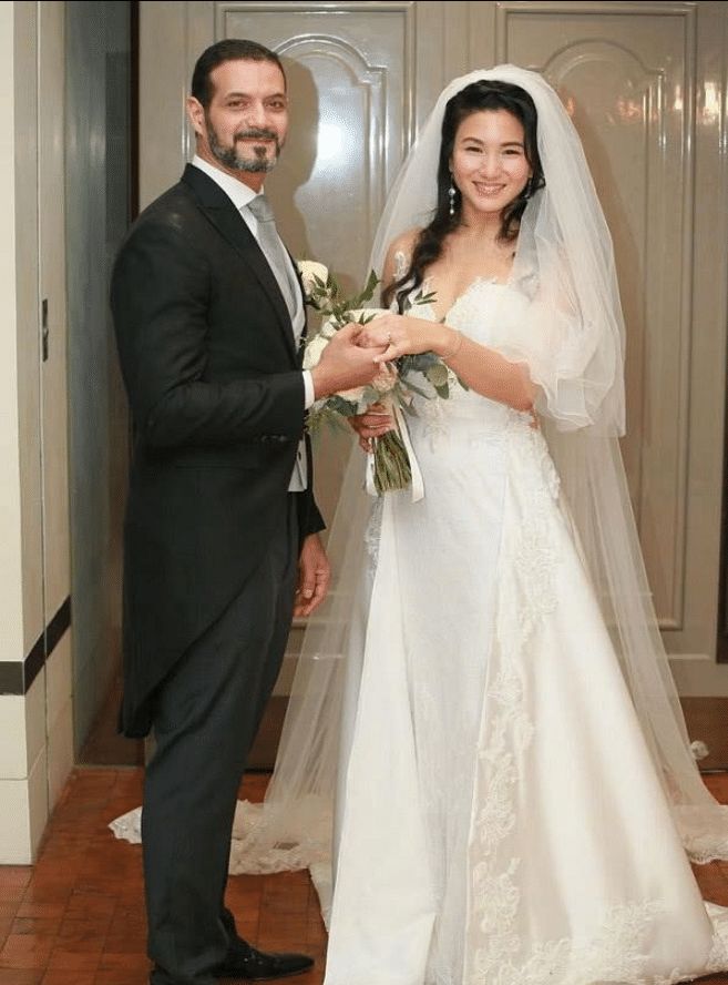 74岁郑佩佩嫁女儿全场笑得最开心,女儿和女婿颜值都很高