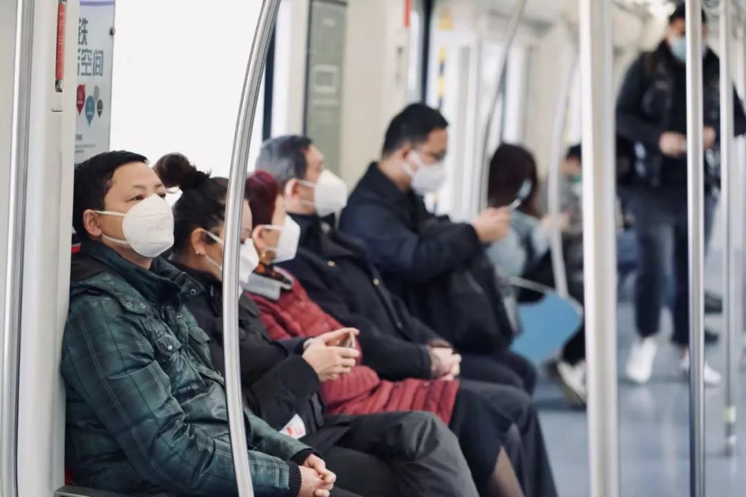 凡坐深圳地铁公交和出租车须戴口罩在公共场所不戴口罩将被处罚