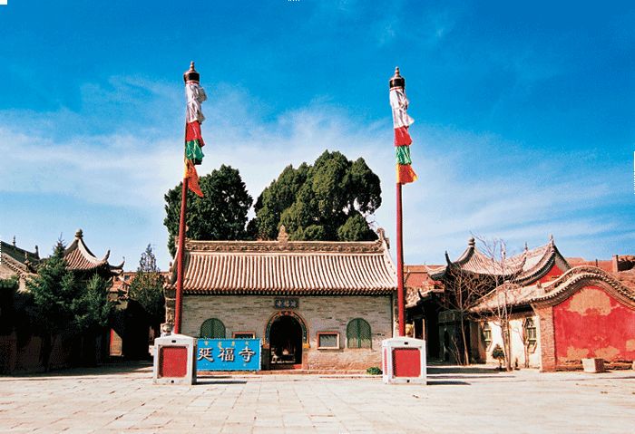 走进阿拉善当地八大著名寺庙之一延福寺