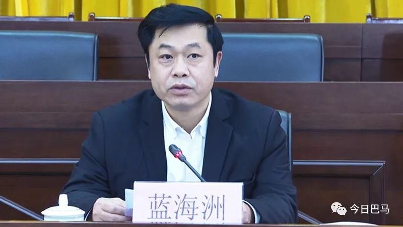 图为蓝海洲主持会议.陈祖/摄图为会场一角.