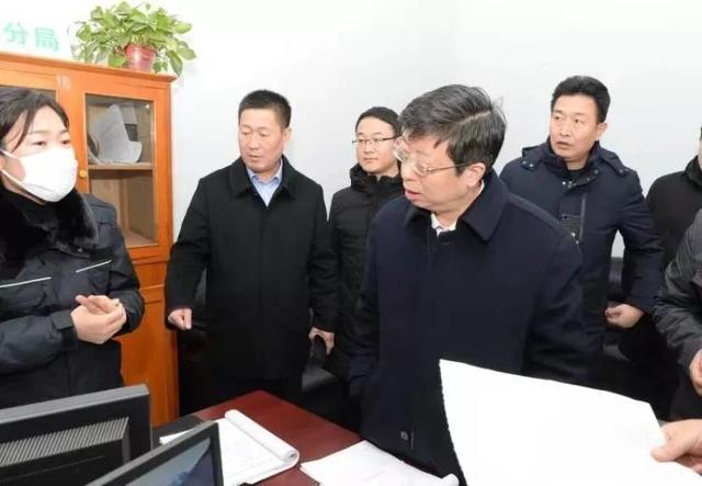1月26日下午,市委书记钱三雄带领有关负责同志,不打招呼,轻车简从