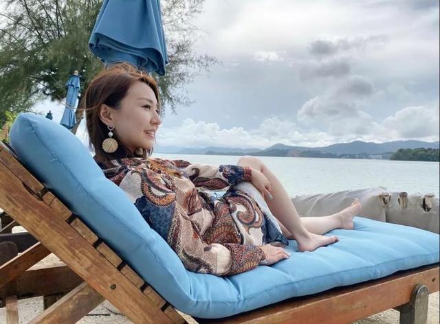 30岁前tvb新闻女神结婚半年宣布造人成功 曾经历失败婚姻_黄丽