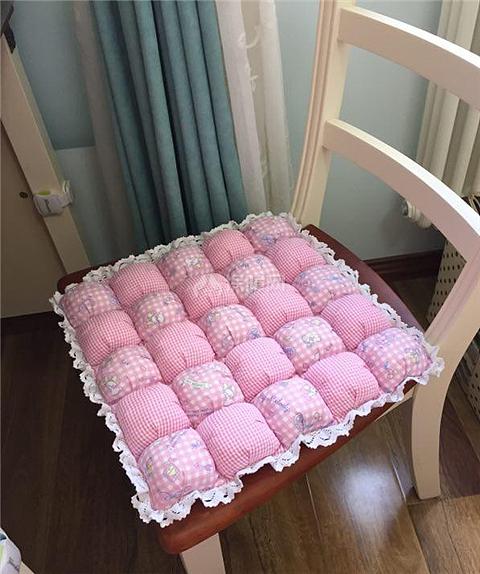 家里很多碎布头,翻出来做了几张泡芙坐垫,简直太好用了!