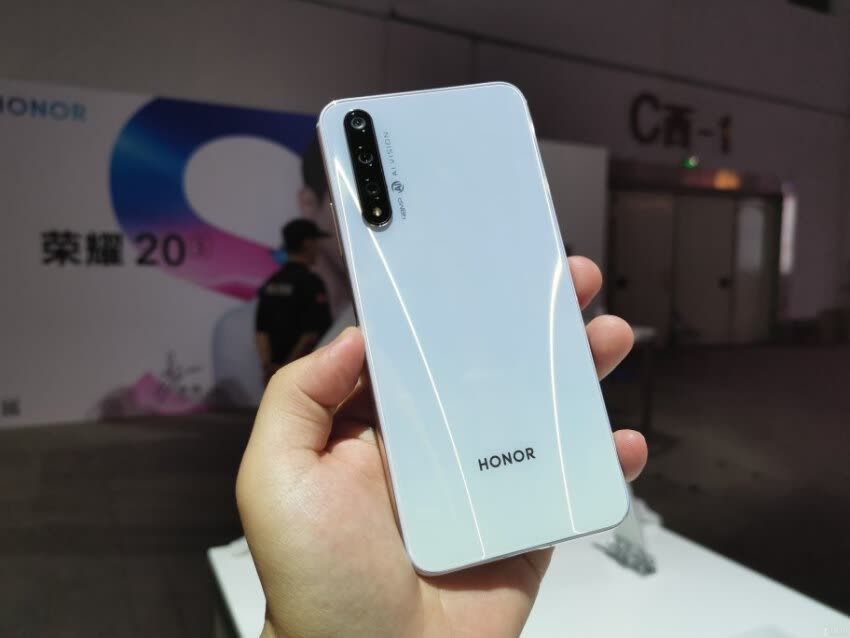 原创刚发布不久降价400元麒麟810128gb终成华为最畅销千元机