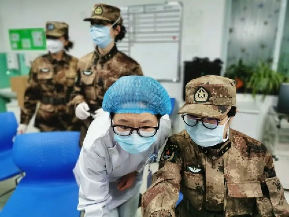 经中央军委批准,解放军从陆军,海军,空军军医大学抽组3支医疗队,于1月
