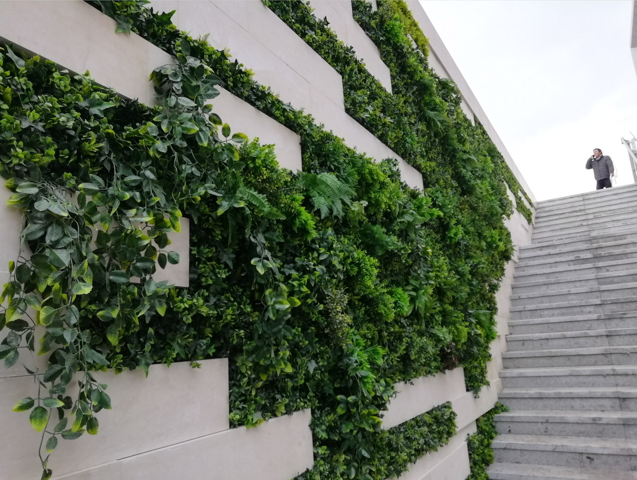 大型室外植物墙安装工艺及注意事项 (青岛植物墙实例)