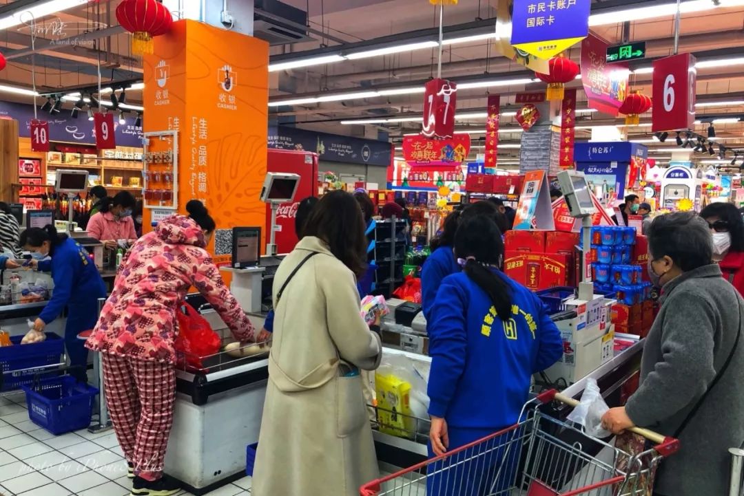 热闹的超市里(热闹的超市里心情不好的句子怎么写)