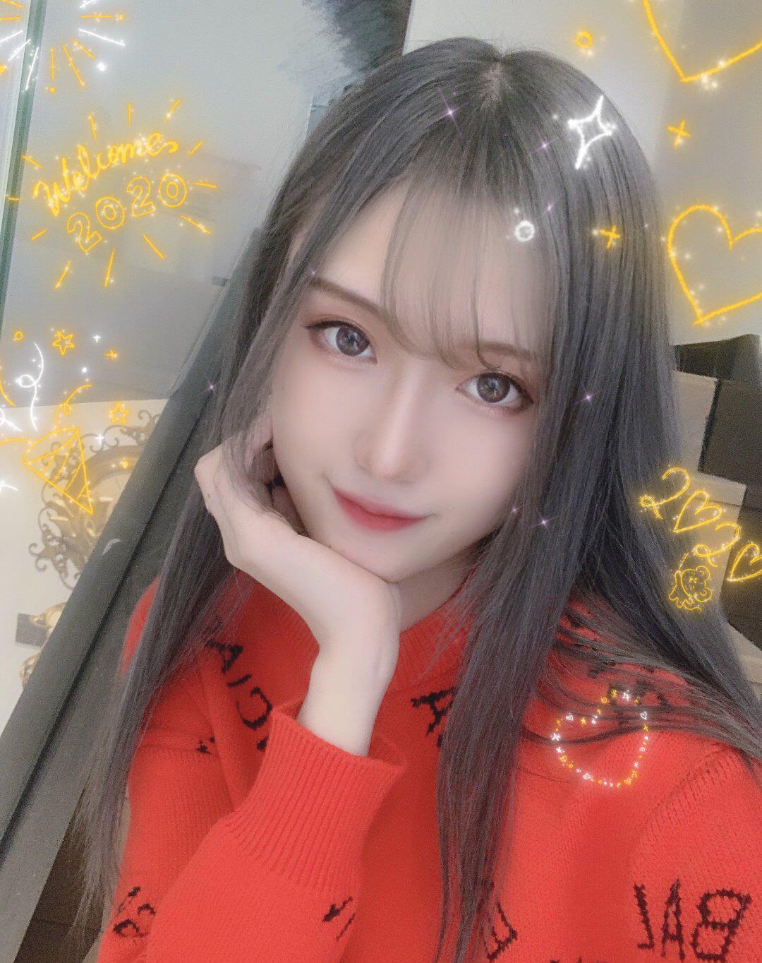 lol腐团儿深夜发黑色吊带照:几日不见,想我不,诸葛大力却躺枪