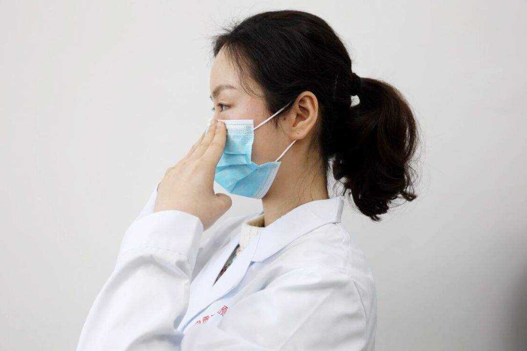 手把手教您口罩怎么戴