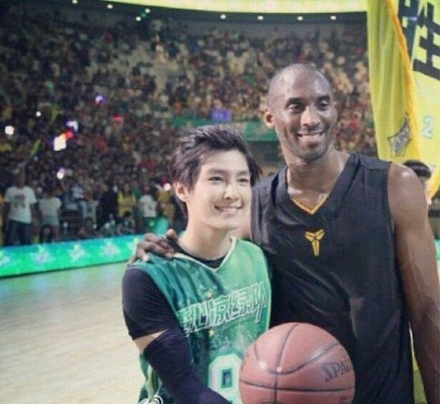 潘玮柏,林俊杰,郎朗,陈赫,舒淇,房祖名,pgone等艺人都一一和科比告