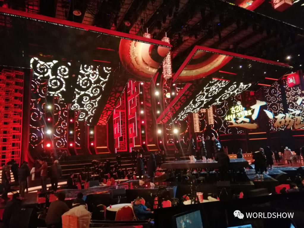 350平米天幕20吨开合大屏江苏卫视春晚有看点