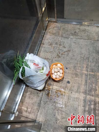 归来者居家隔离日常不怕断粮感恩邻里帮助