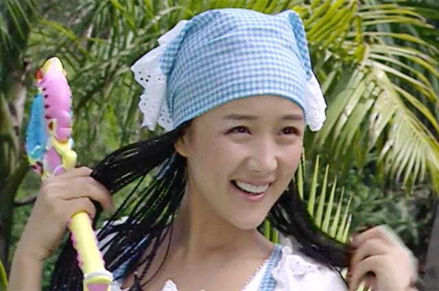 造型六:保洁小蓝直到小蓝姐姐拿着法杖变出了这个造型,美琪美雪才觉得