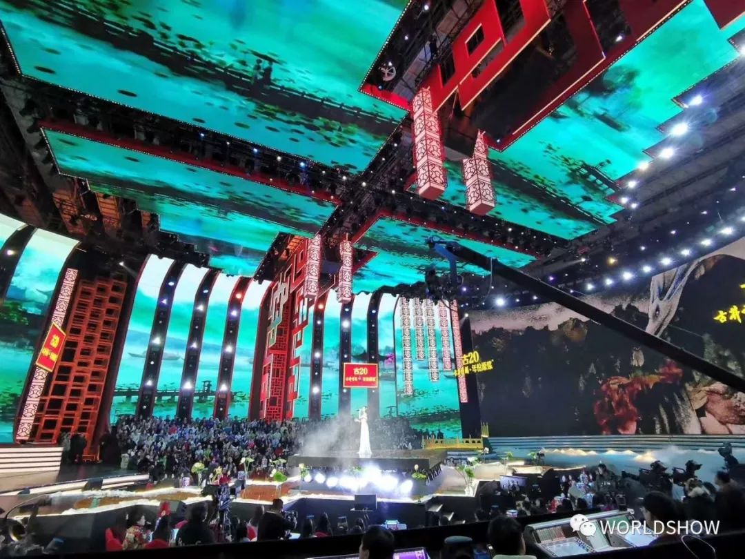 350平米天幕20吨开合大屏江苏卫视春晚有看点