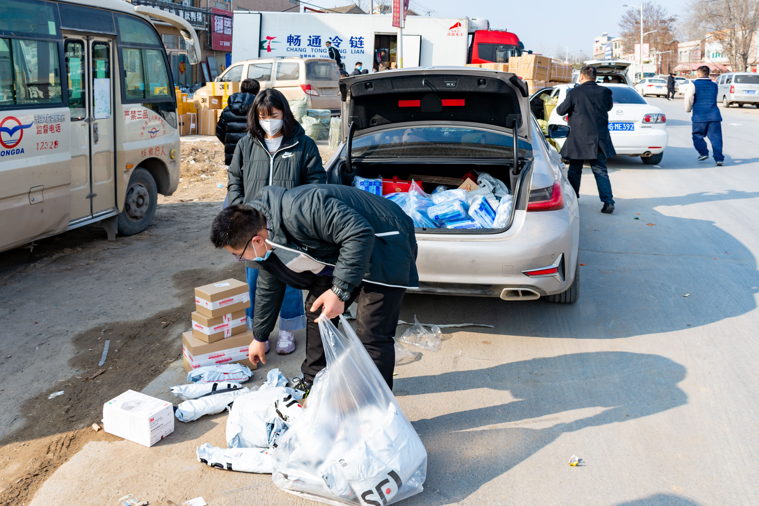 原创有医疗器械生产企业1500家口罩产量大运输难借邻县快递发货