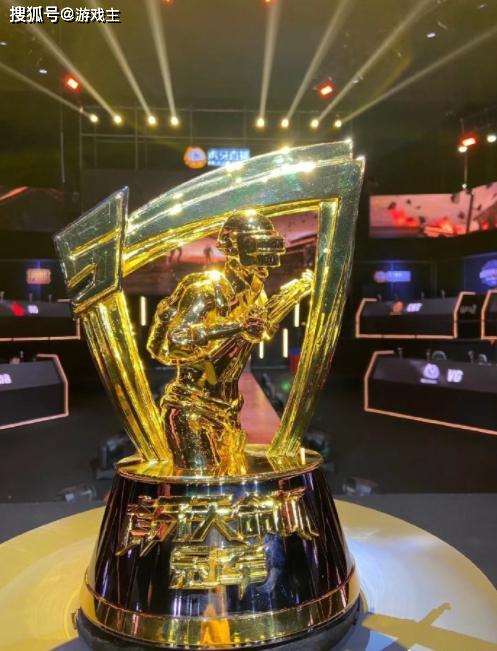 绝地求生天命杯圆满结束,举牌小姐姐火了,微博发文感谢平台