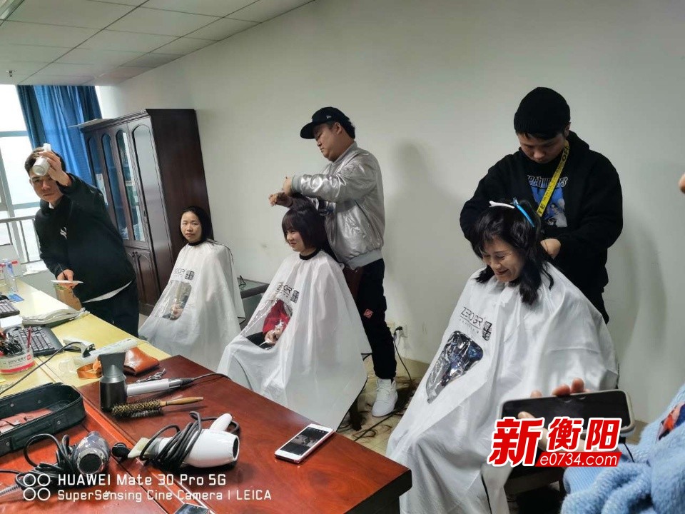 疫情防控·衡阳在行动:南华附二17位"白衣天使"剪发出征