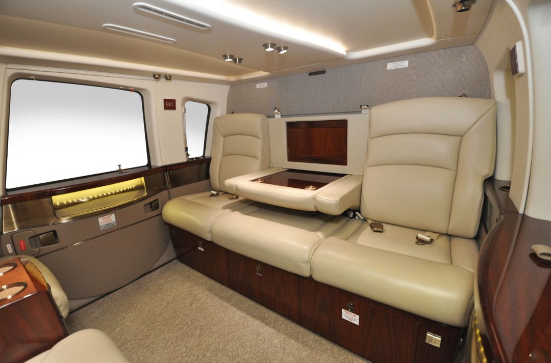 因此综合了安全性与舒适性的s-76型直升机受到政商界重要人物的青睐