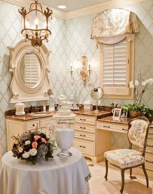 拥有这样的化妆间,想不美都难.