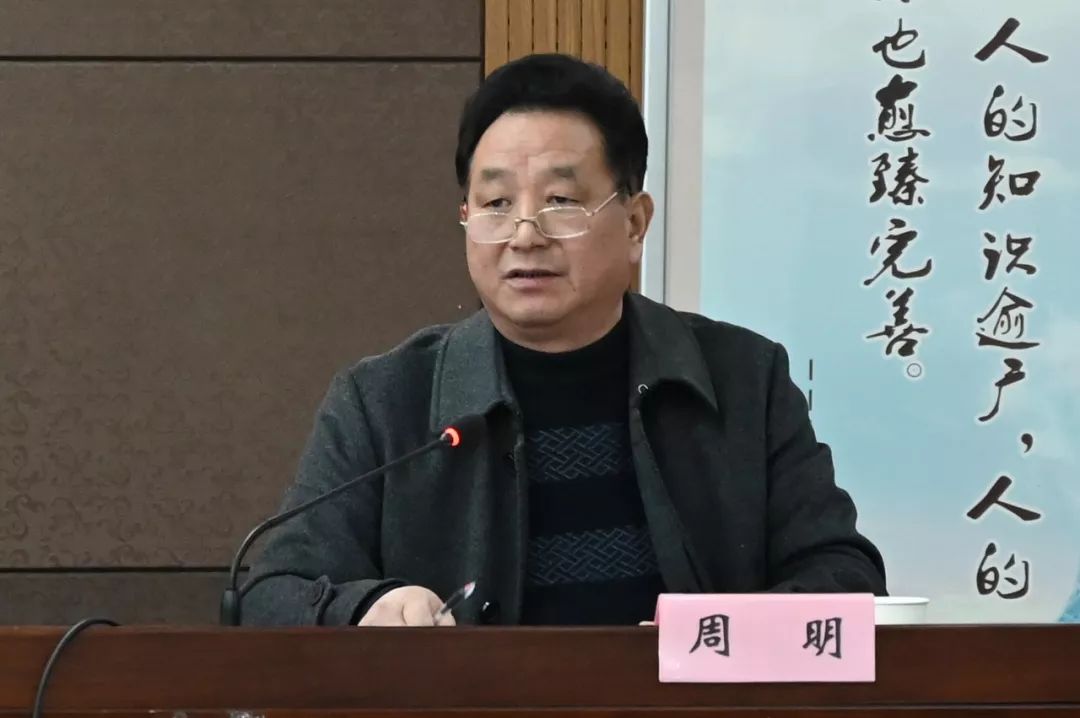 会议首先由街道党工委书记罗斌传达了中央,省,市,区