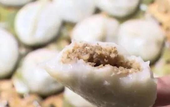 米浆做的三尖角粑粑透着故乡悠悠情