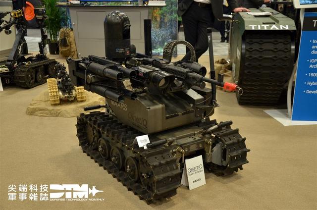 以上军官配备的m9手枪,轻型小口径m249班用机枪,m136at4火箭筒和m203