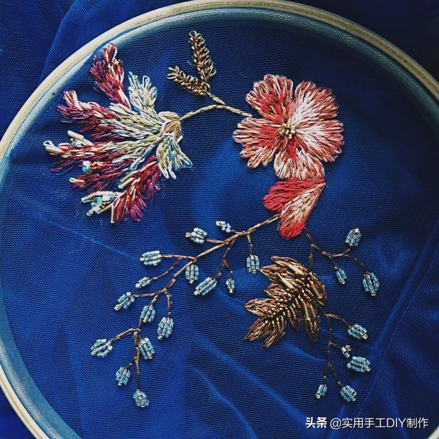 「刺绣作品」精致轻巧:时尚现代的箍上的薄纱刺绣