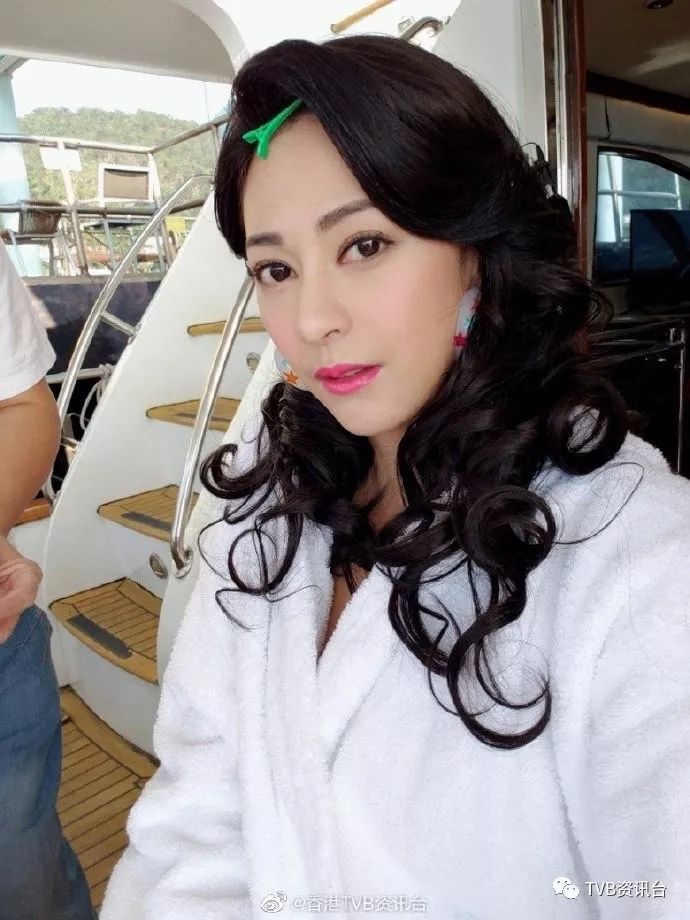 一开工就激吻tvb女星数人夫黄智贤好处