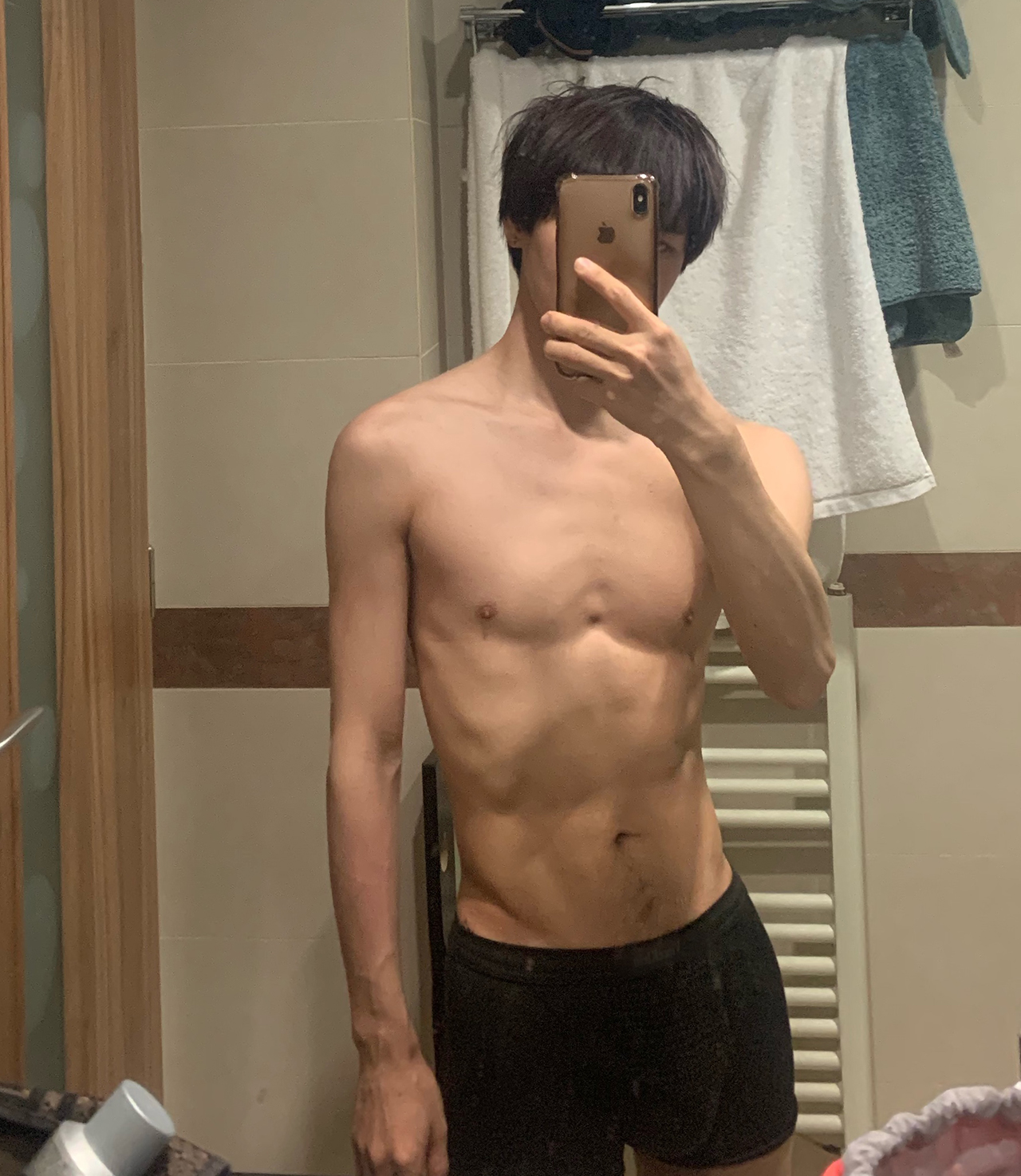 陈奕天2020最新腹肌形态曝光粉丝身材太养眼了