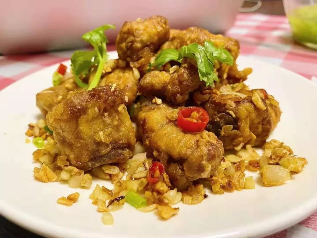 逃离疫情做一份超治愈的黄金蒜香排骨