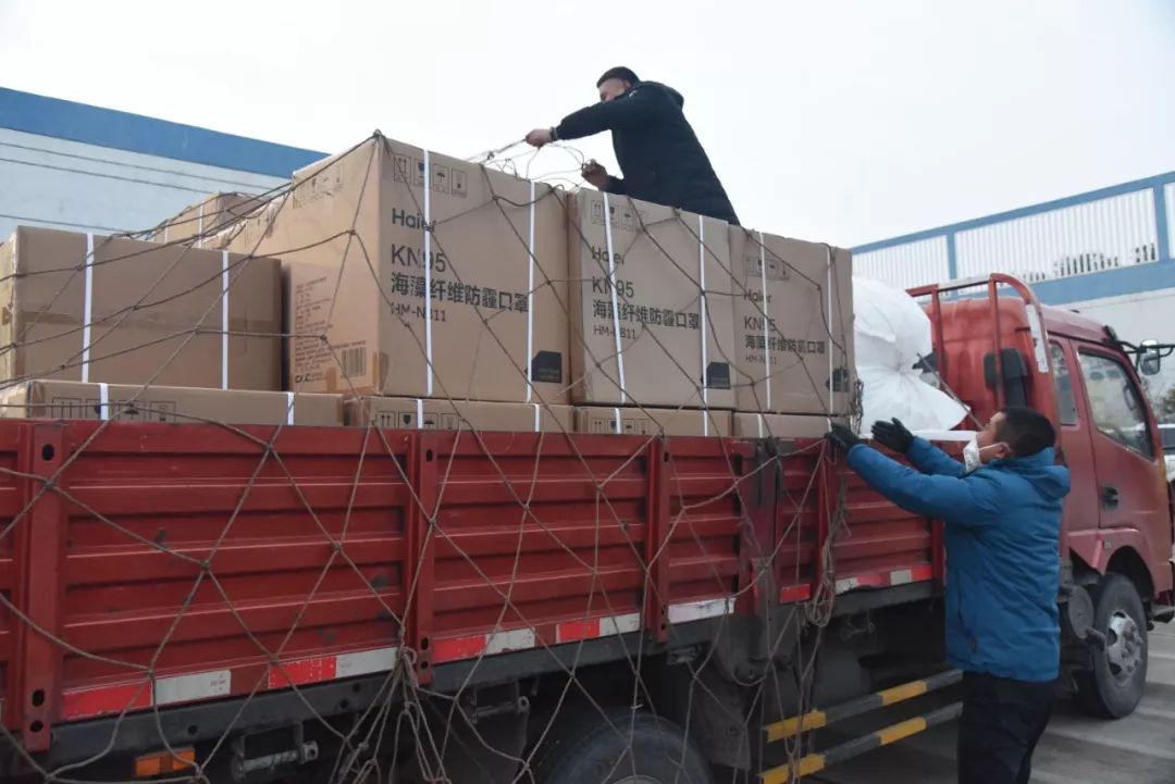 市场供应充足,价格平稳,首批8万多只口罩已运送抵达我市
