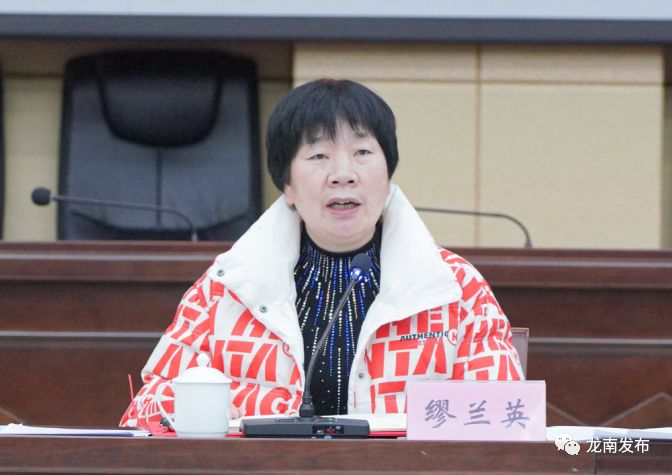 众志成城共克时艰抗击疫情龙南加油