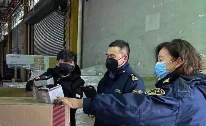 商品不漲價;中國人壽向湖北武漢奮戰在新冠肺炎疫情一線的醫護人員捐