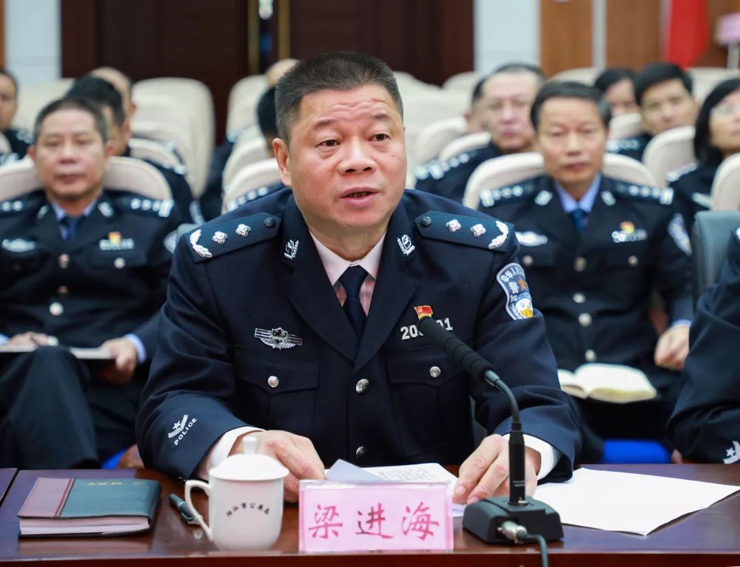 成立由副市长,市公安局局长梁进海任组长的疫情防控工作领导小组