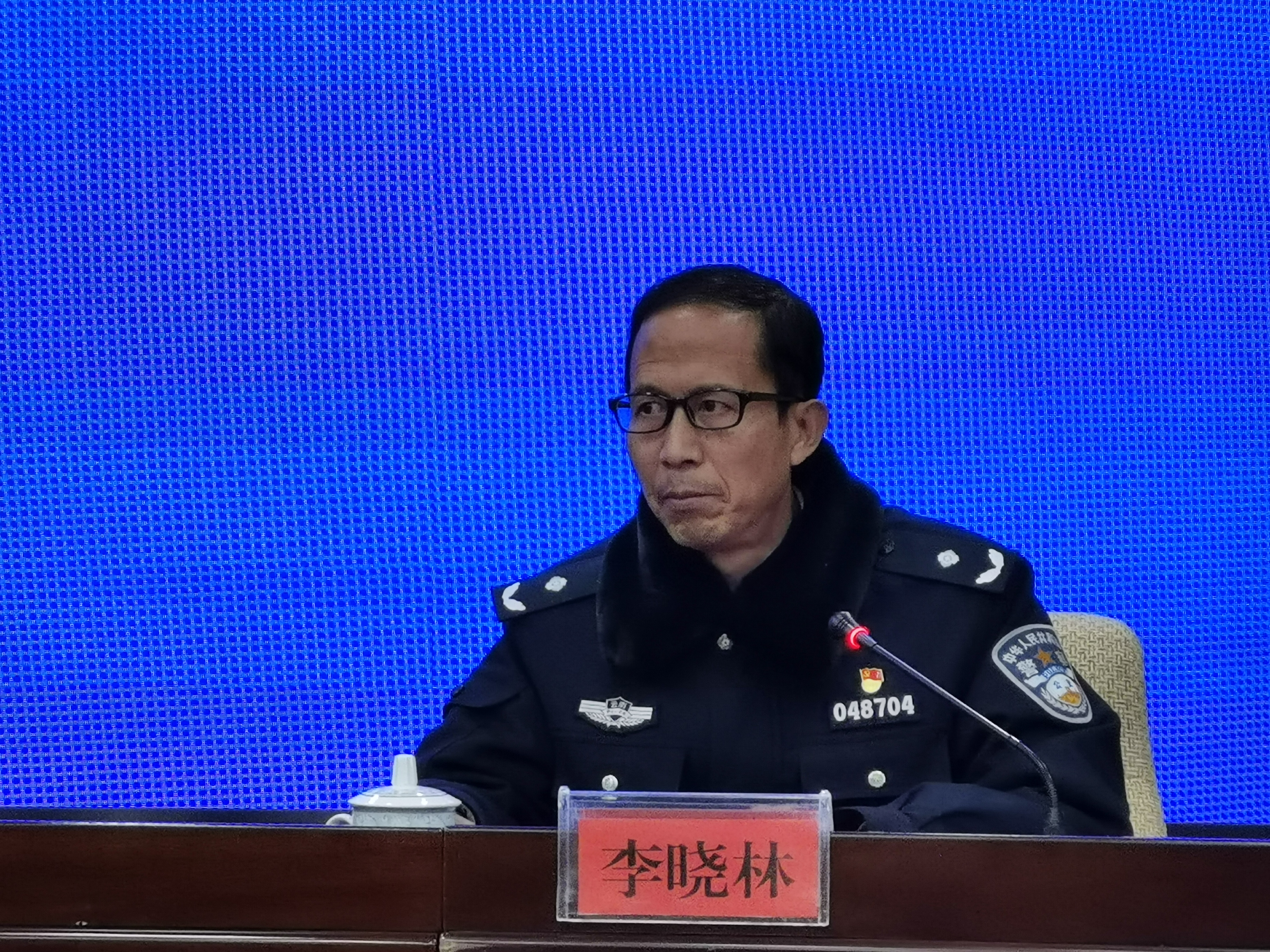 市公安局副局长李晓林回答,1月26日,丽江市公安局向广大公众发布了