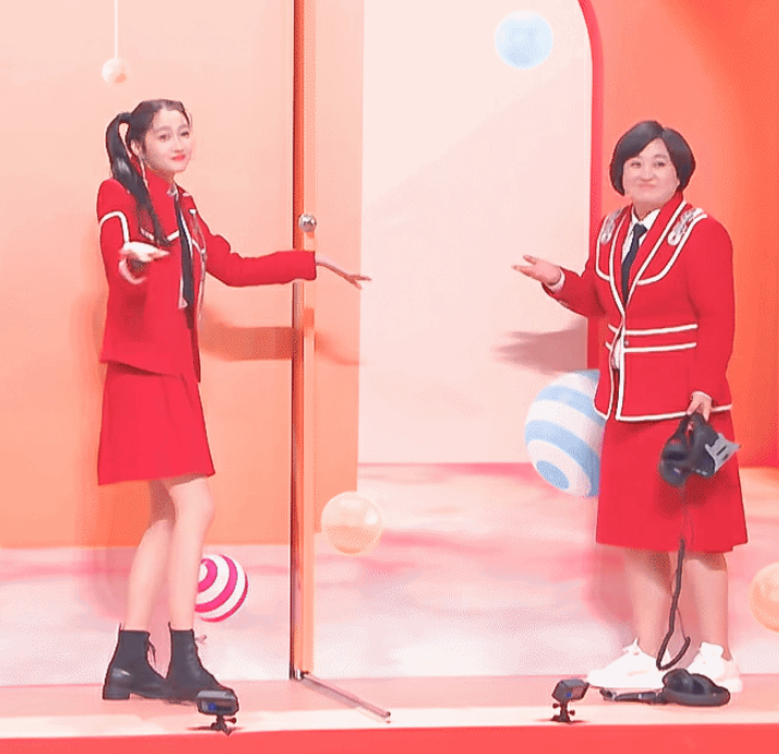 当172关晓彤和166贾玲同穿学生制服没有对比就没有伤害