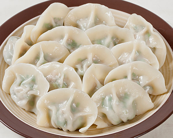 初五吃饺子是北方非常普遍的习俗,一般饺子馅有韭菜馅和白菜馅两种.