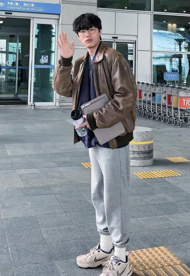 凭借丑帅爆红的柳俊烈南韩最会穿的男艺人男友力爆棚