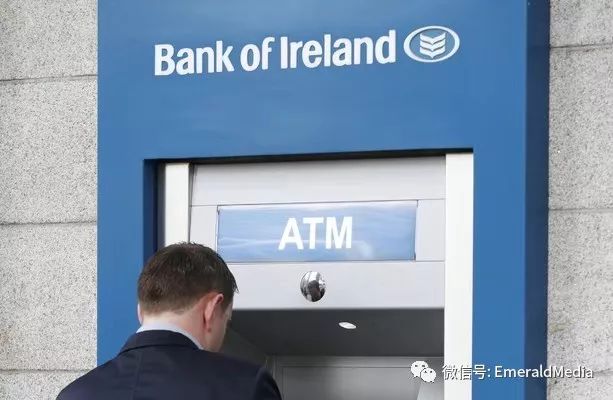 目前,爱尔兰银行(bank of ireland)向客户收取25c的现金取款费,而aib