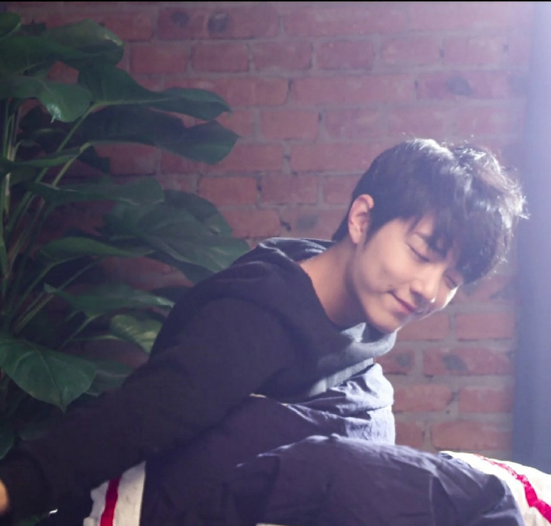 原创肖战起床的样子像极了我的梦中情人