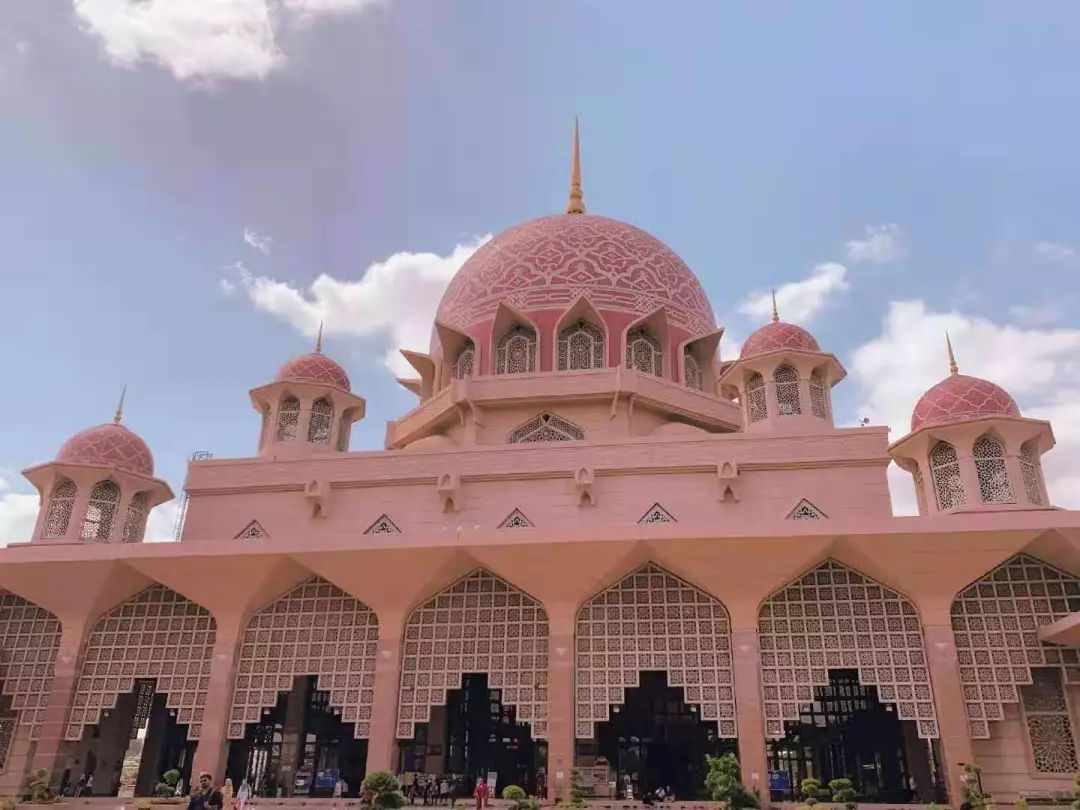 粉红清真寺粉红清真寺,外观美丽,粉粉的少女心啊!