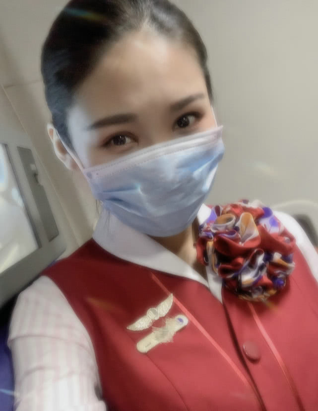 海南航空空姐戴口罩图片
