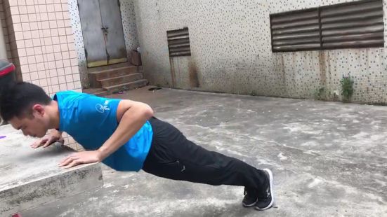 春节在家葛优躺这有一套利用餐桌台阶就能做的室内运动