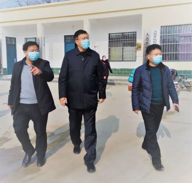 区医院发热门诊,葛店乡以及大连乡查看疫情防控工作,对防控点工作开展